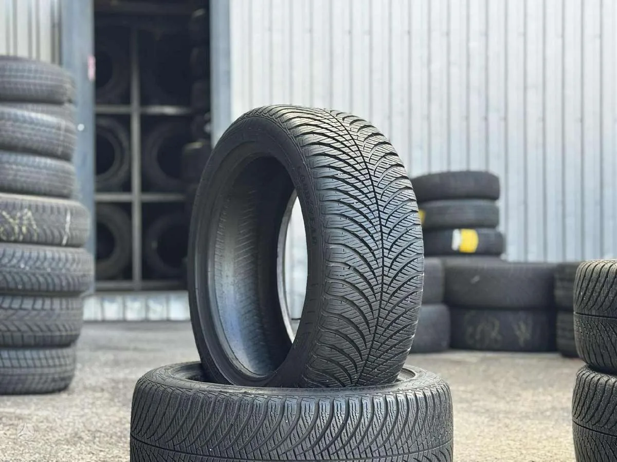Goodyear VECTOR 4 SEASONS 225/45 R17