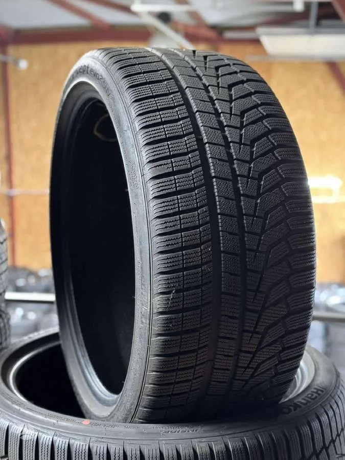 Hankook WINTER I*CEPT EVO 2 295/35 R23