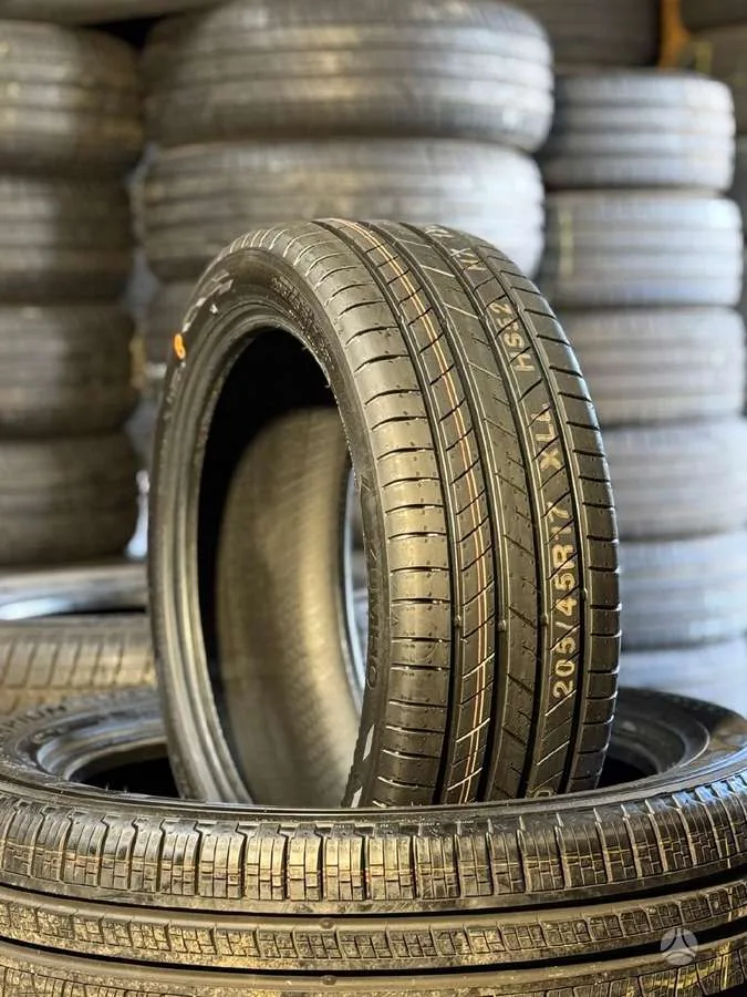 Kumho ECSTA HS52 EV 205/45 R17
