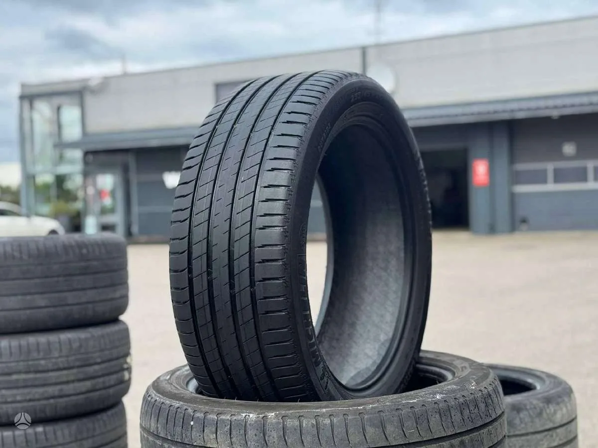 Michelin LATITUDE 3 285/40 R20