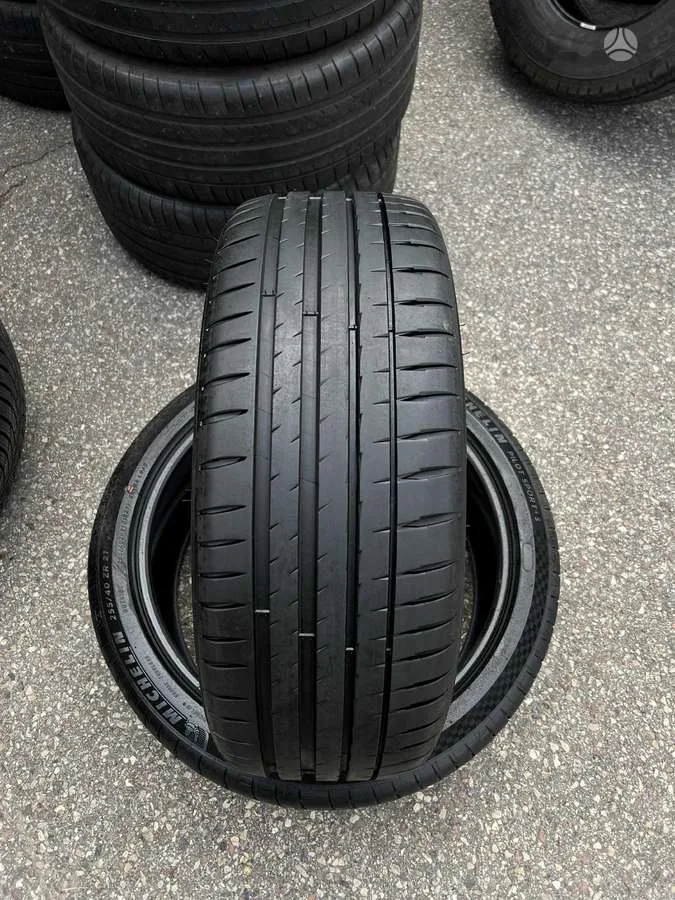 Michelin PILOT SPORT 4 225/45 R19