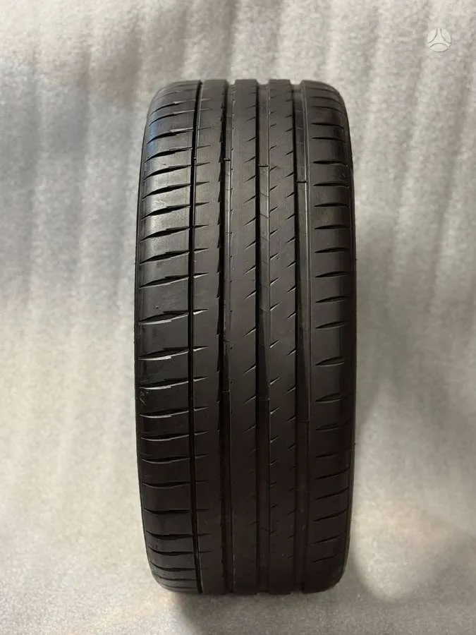 Michelin PILOT SPORT EV 235/40 R20