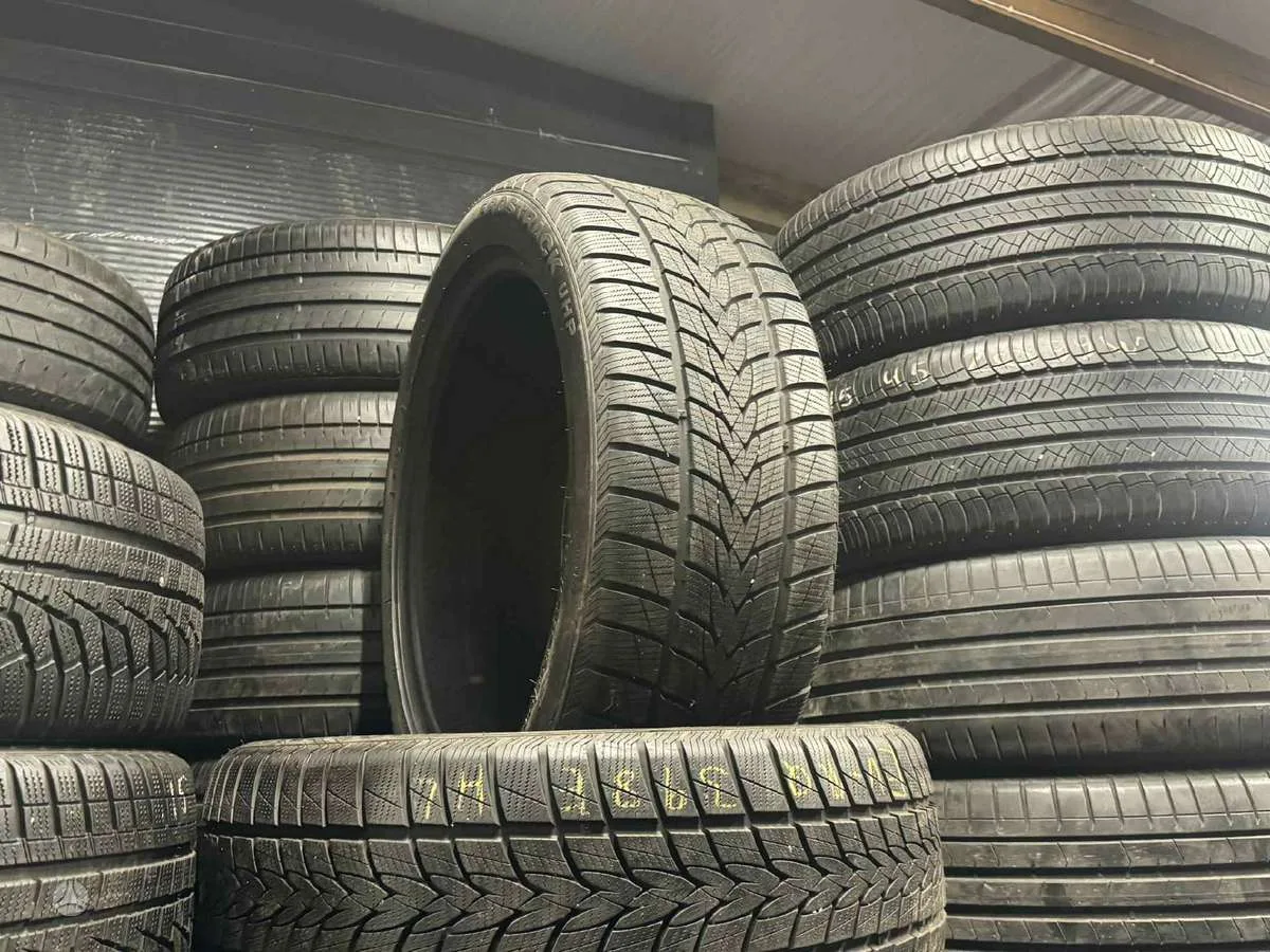 Minerva FROSTRACK UHP 245/45 R20