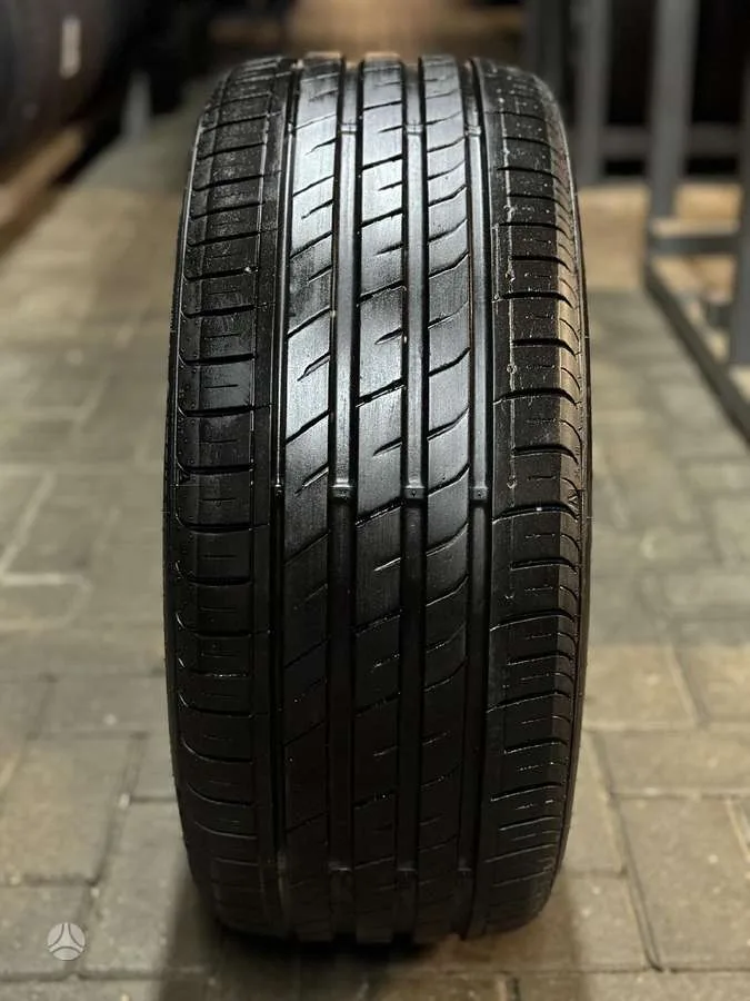 Nexen NFERA SU1 215/40 R17