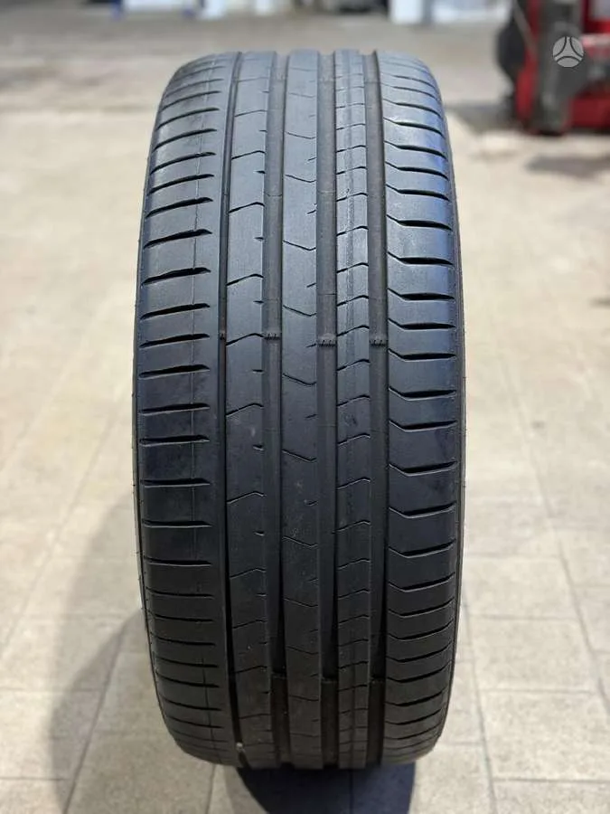 Pirelli P ZERO PZ4 * 275/35 R22