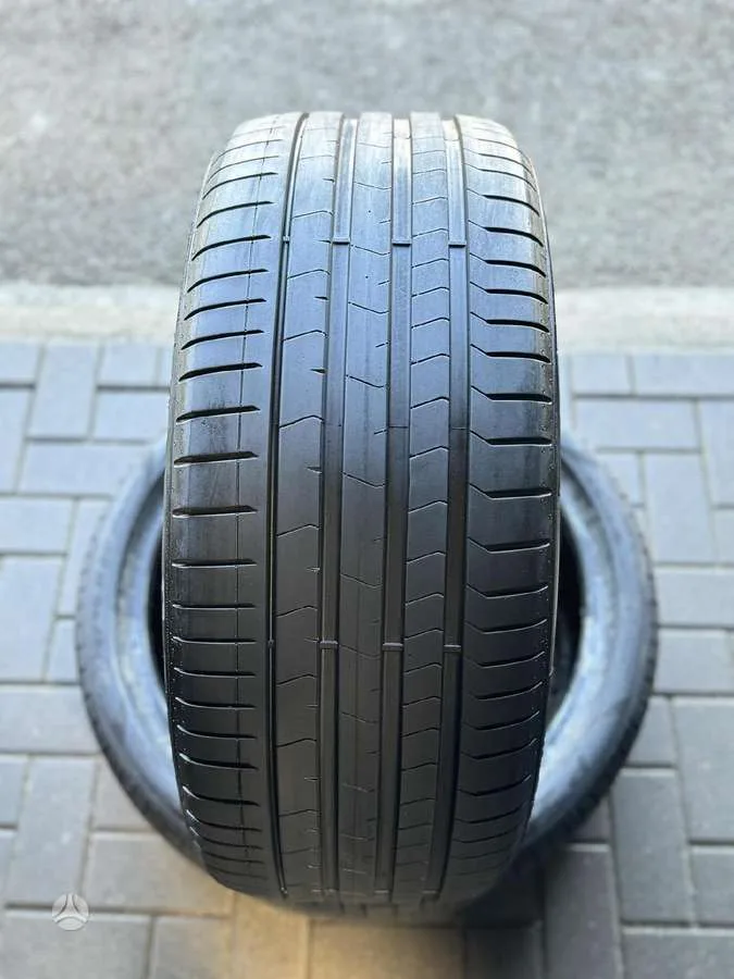 Pirelli P ZERO PZ4 275/35 R22