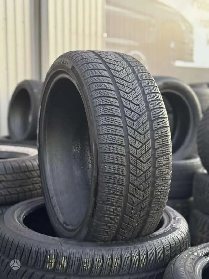 Pirelli SCORPION WINTER 255/40 R21