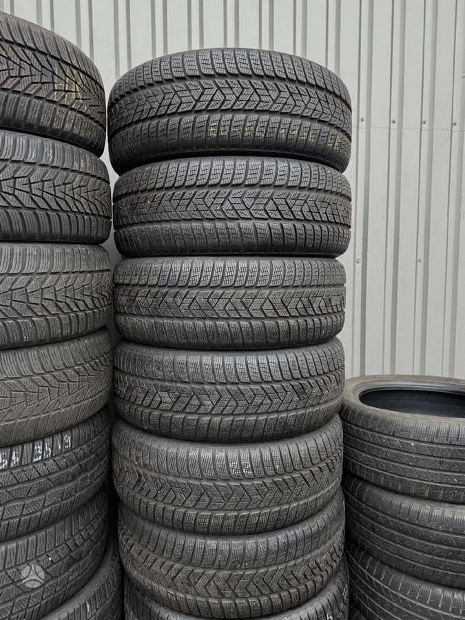Pirelli SCORPION WINTER 235/50 R20