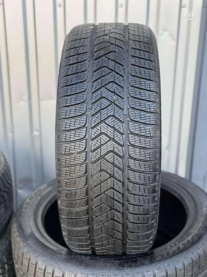 Pirelli SCORPION WINTER 255/45 R20