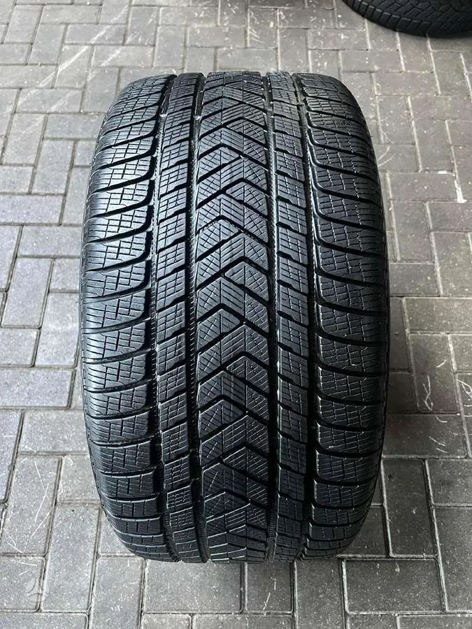 Pirelli SCORPION WINTER 305/35 R21