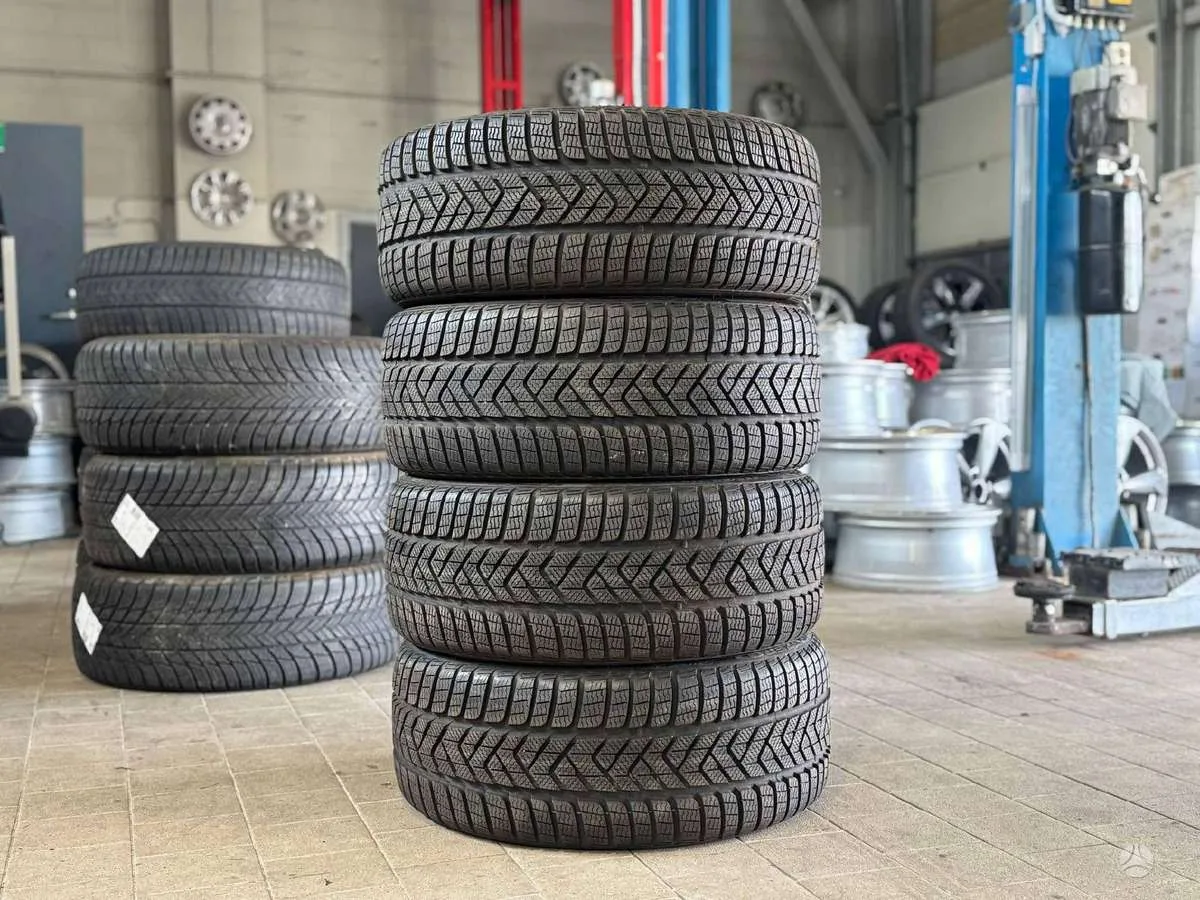 Pirelli SOTTOZERO 3 235/35 R19