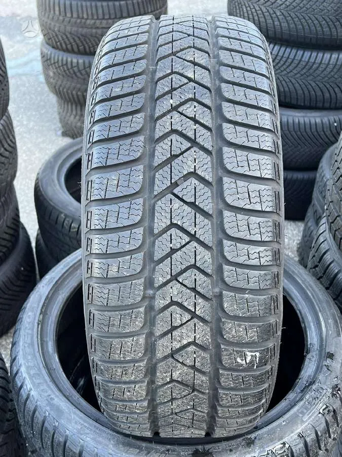 Pirelli SOTTOZERO 3 225/40 R18