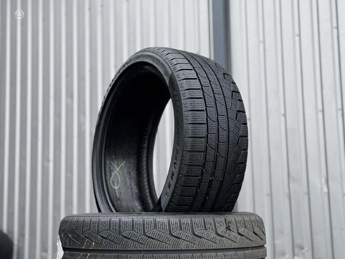 Pirelli WINTER 240 SERIE II 235/40 R19