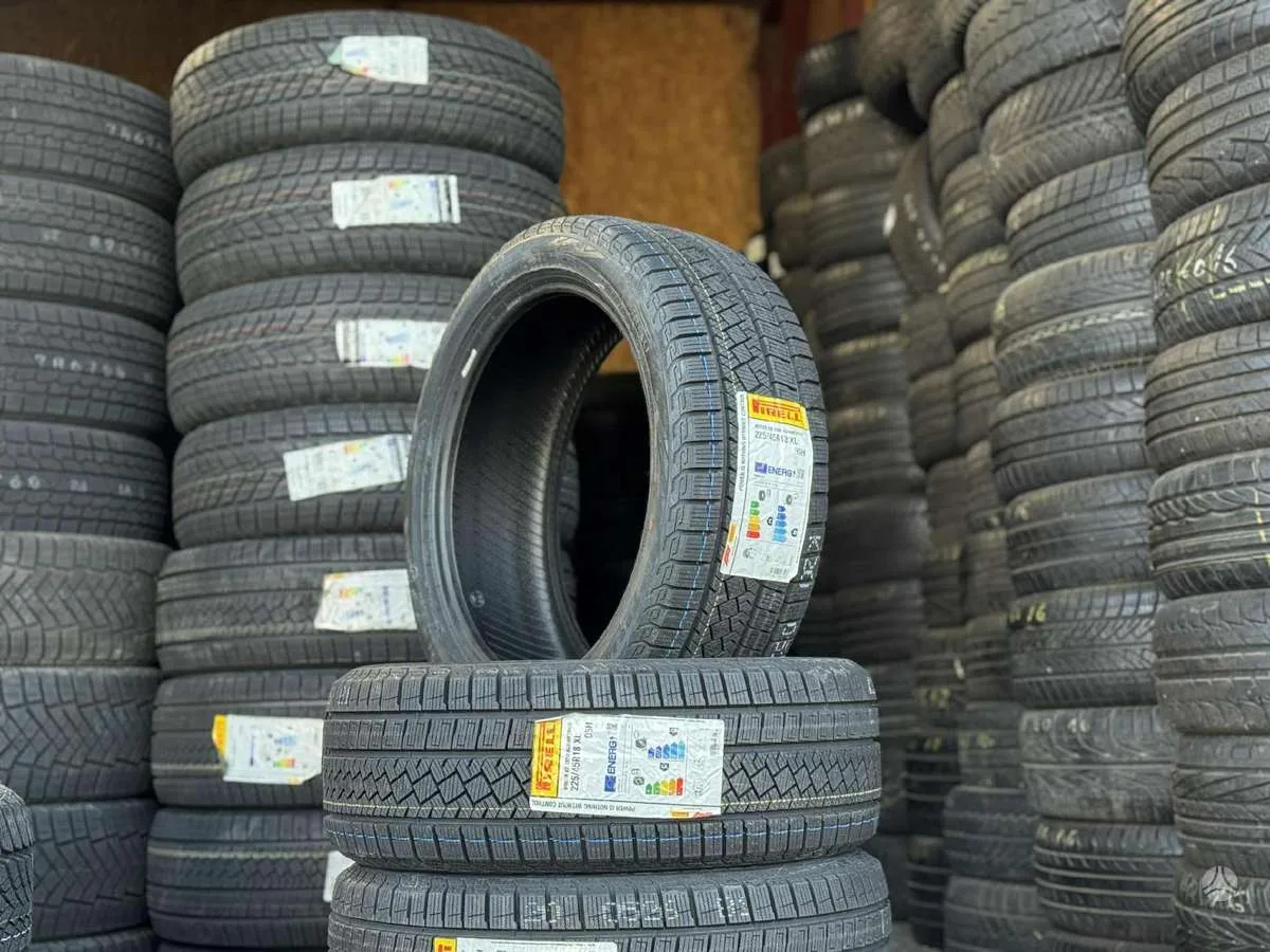 Pirelli WINTER ICE ZERO ASIMMETRICO 225/45 R18