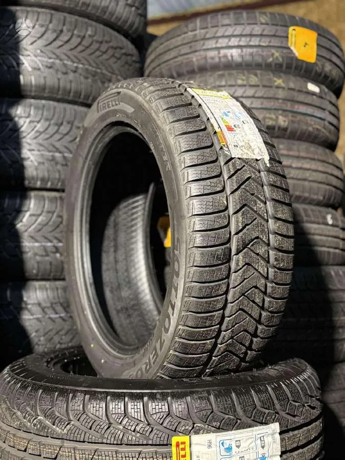 Pirelli WINTER SOTTOZERO 3 235/50 R18