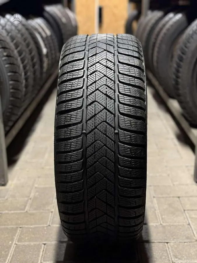 Pirelli WINTER SOTTOZERO 3 235/45 R18