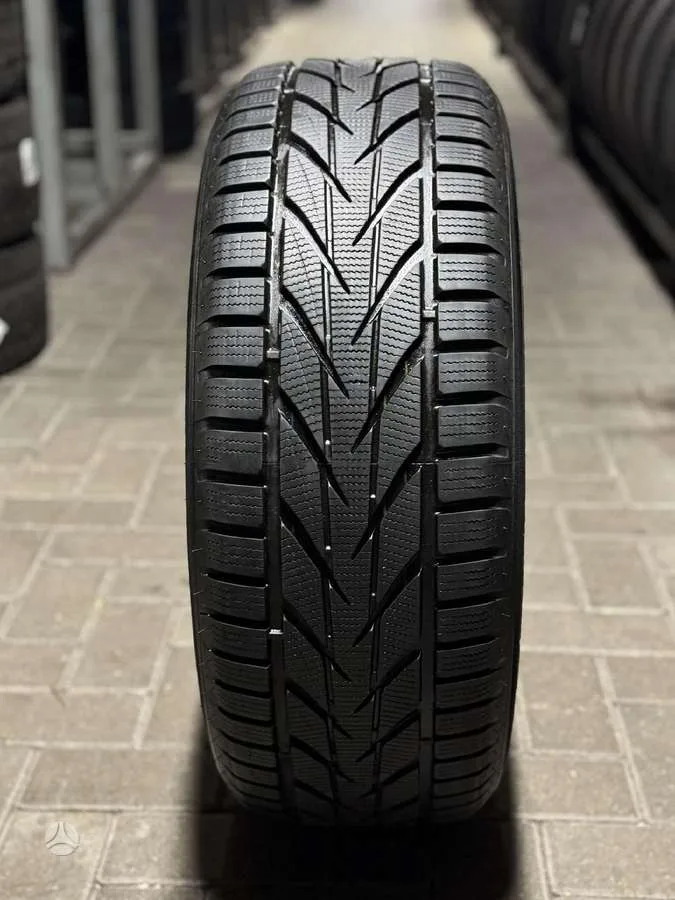 Toyo SNOWPROX S953 235/55 R17