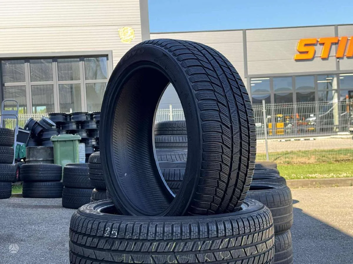 Toyo SNOWPROX S954 SUV 245/45 R20