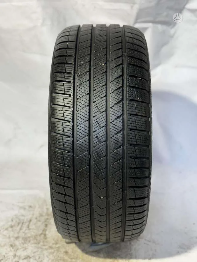 Vredestein QUATRAC PRO 235/40 R18