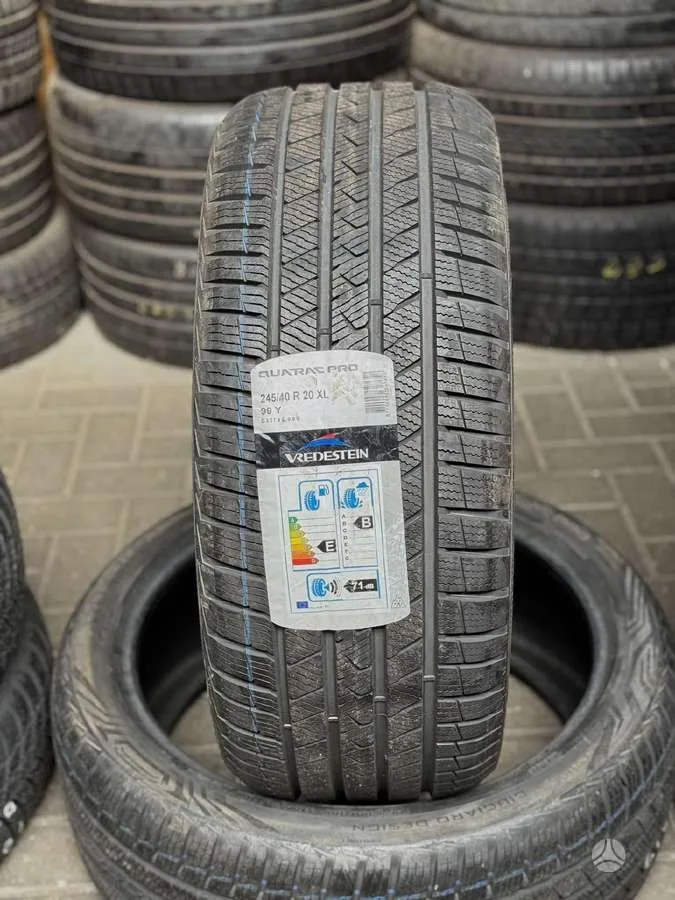 Vredestein QUATRAC PRO 245/40 R20