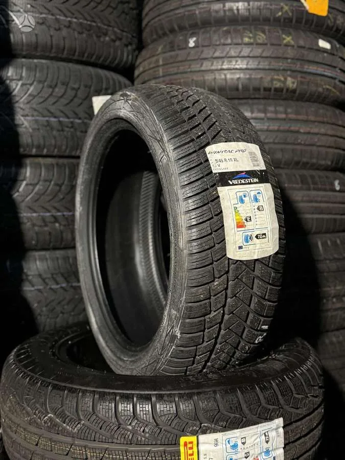 Vredestein WINTRAC PRO 215/45 R18