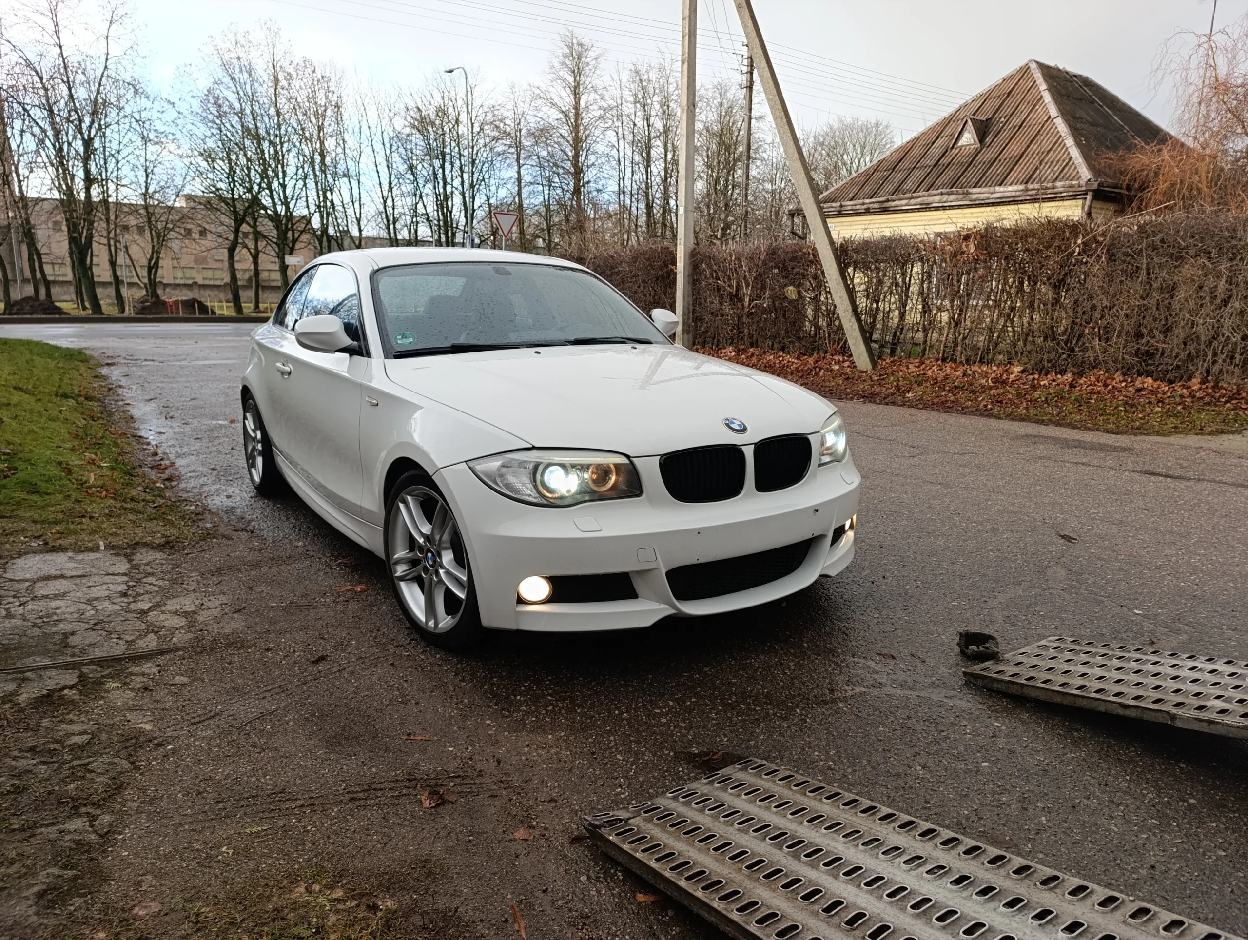 BMW 118, 2012