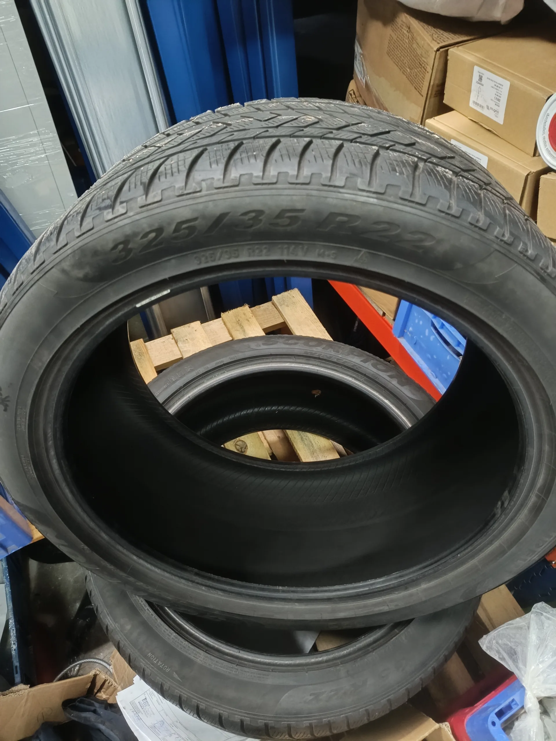 Pirelli scorpion 325/35 R22