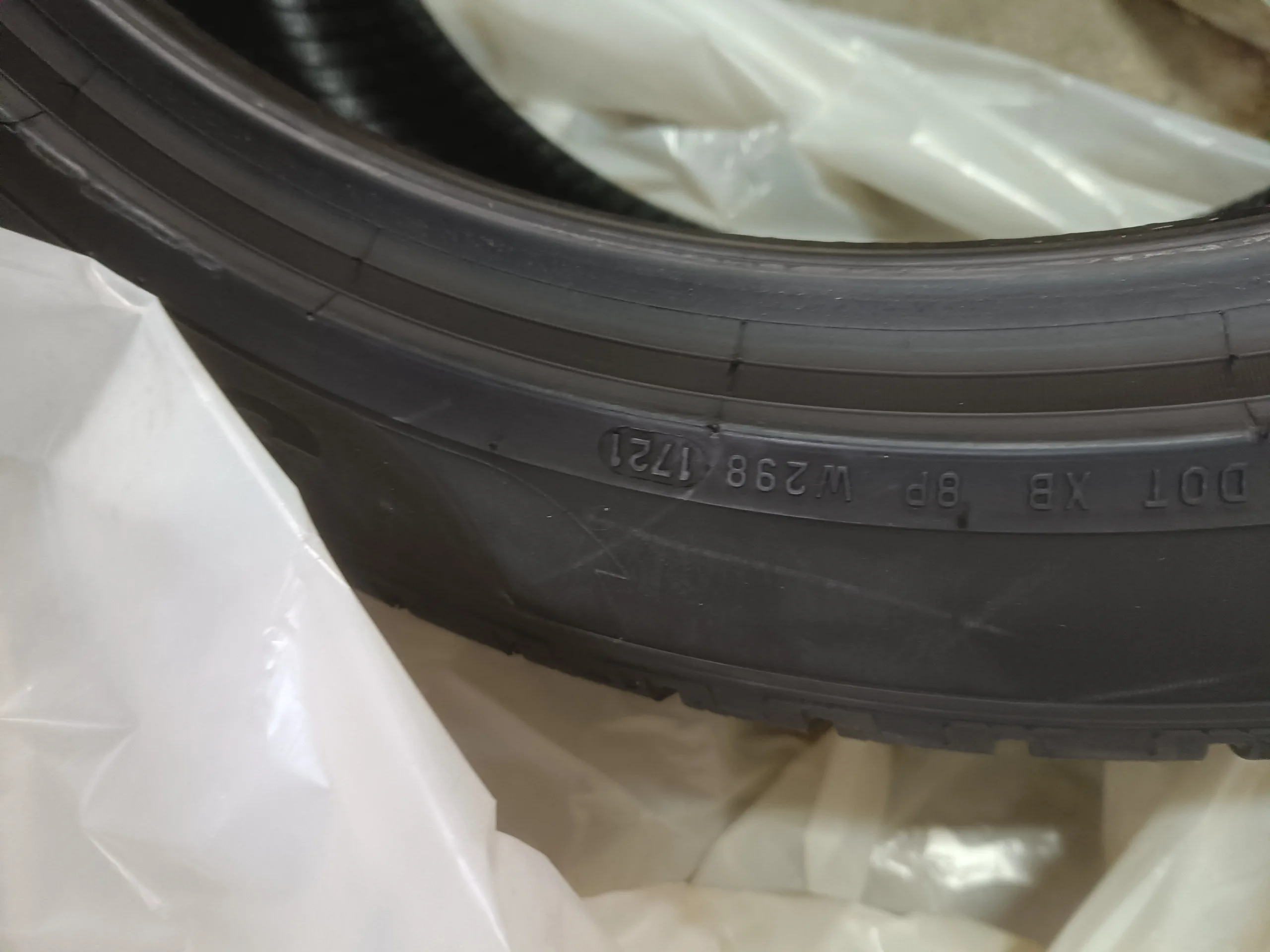 Pirelli scorpion 285/40 R22