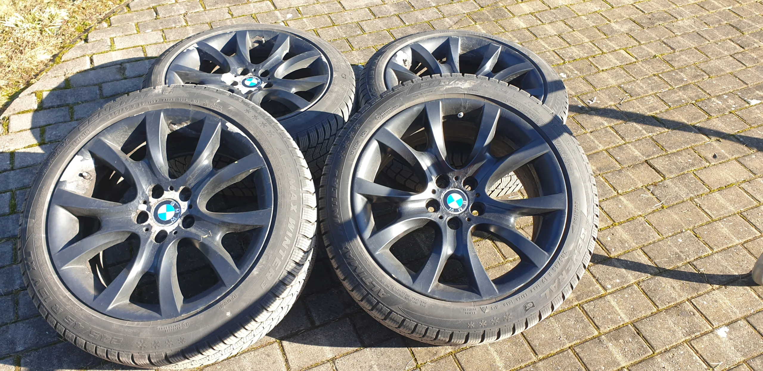 General 245/45 R19