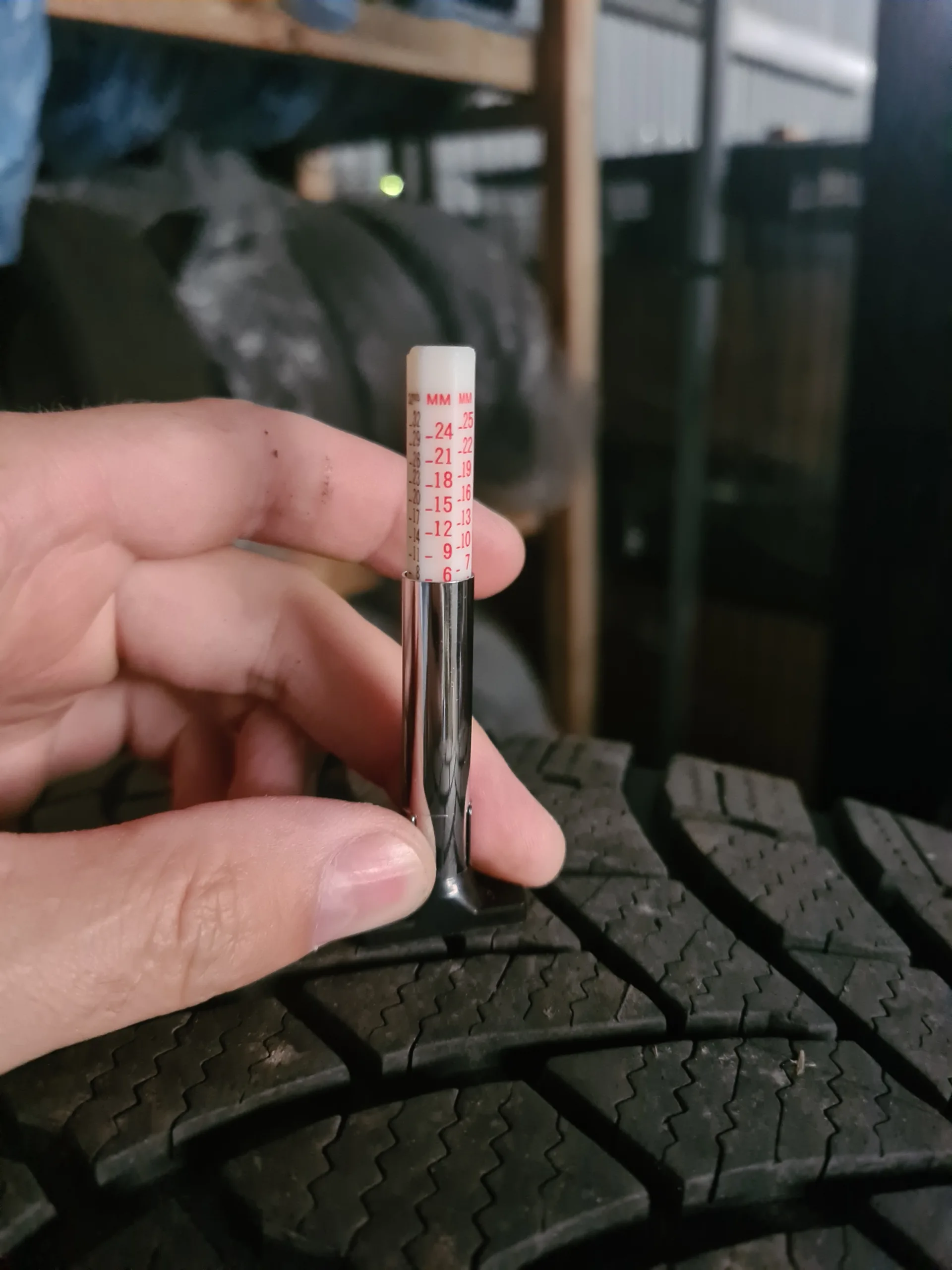 Bridgestone Blizzak LM005 225/55 R19