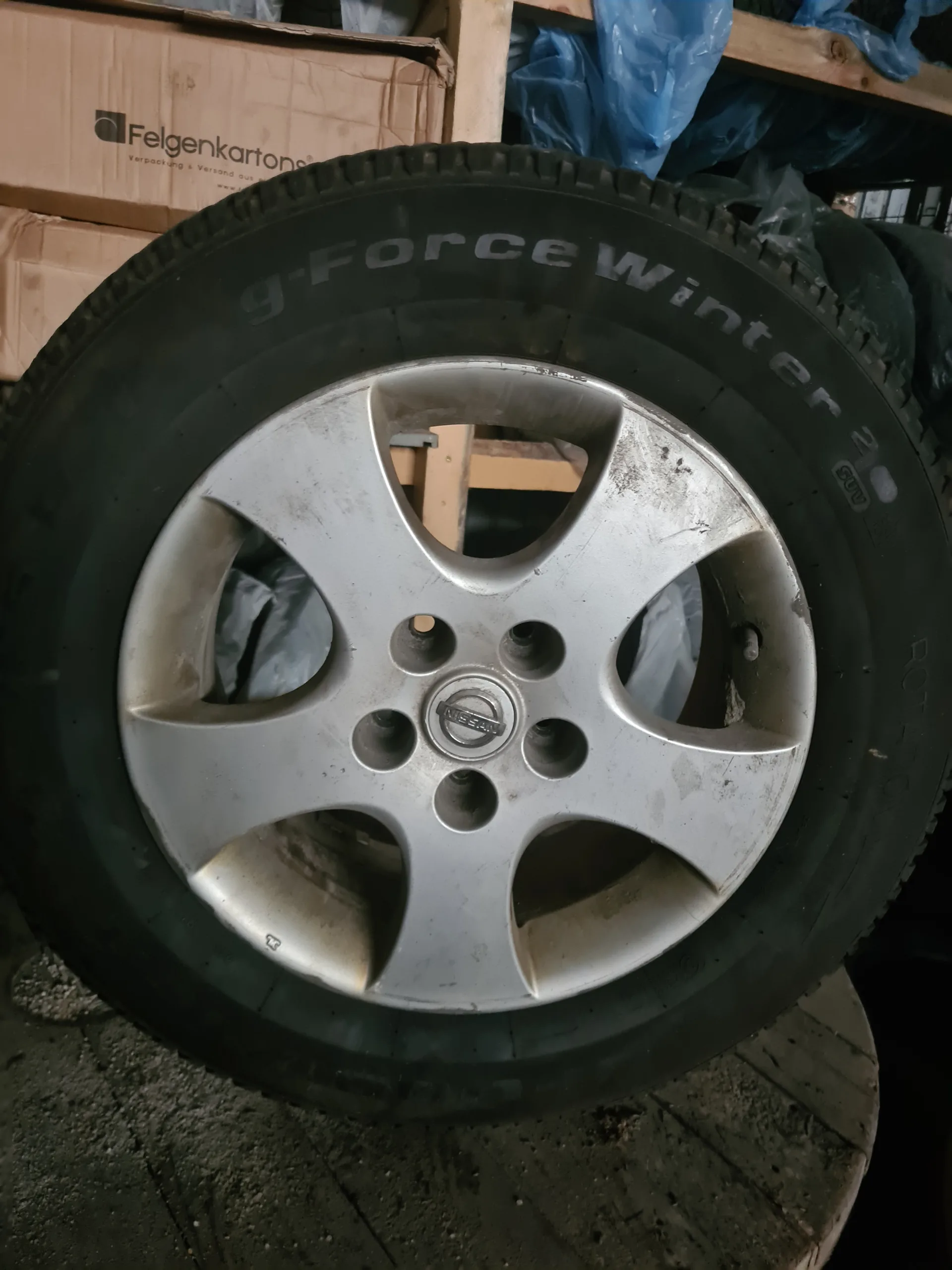 -Kita- G-Forse Winter 2 215/65 R16