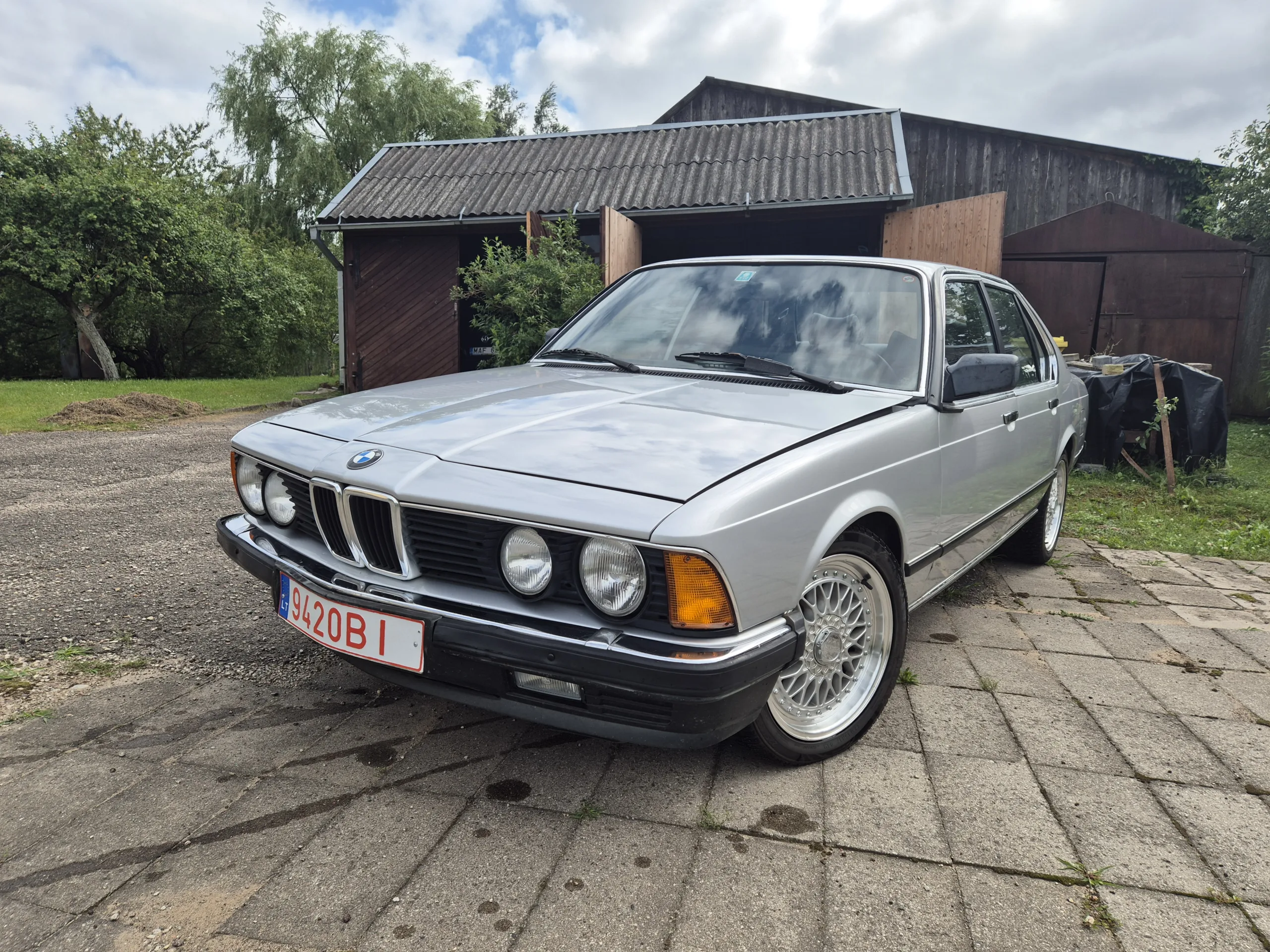 BMW 732, 1982