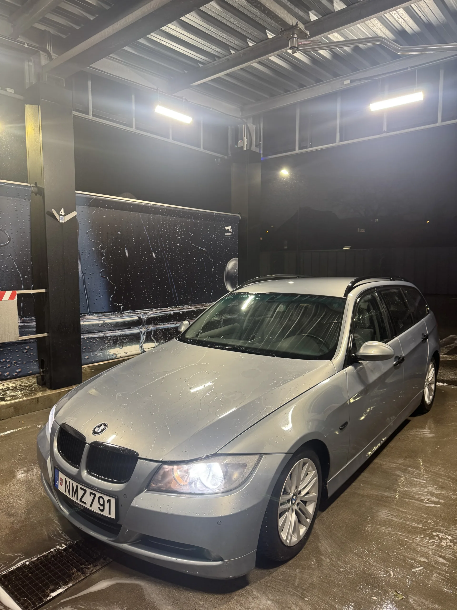 BMW 320i, 2006