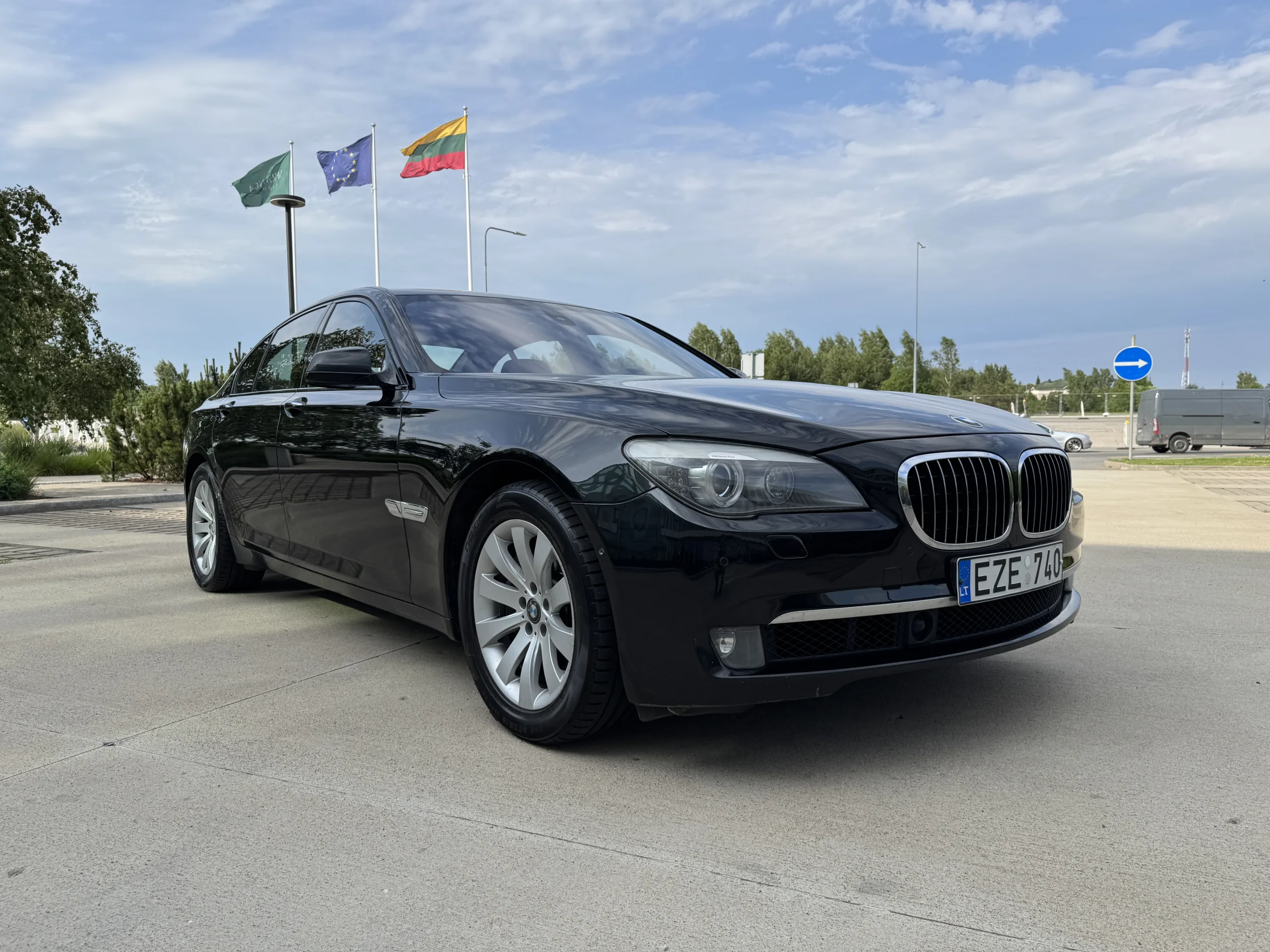 BMW 740, 2009