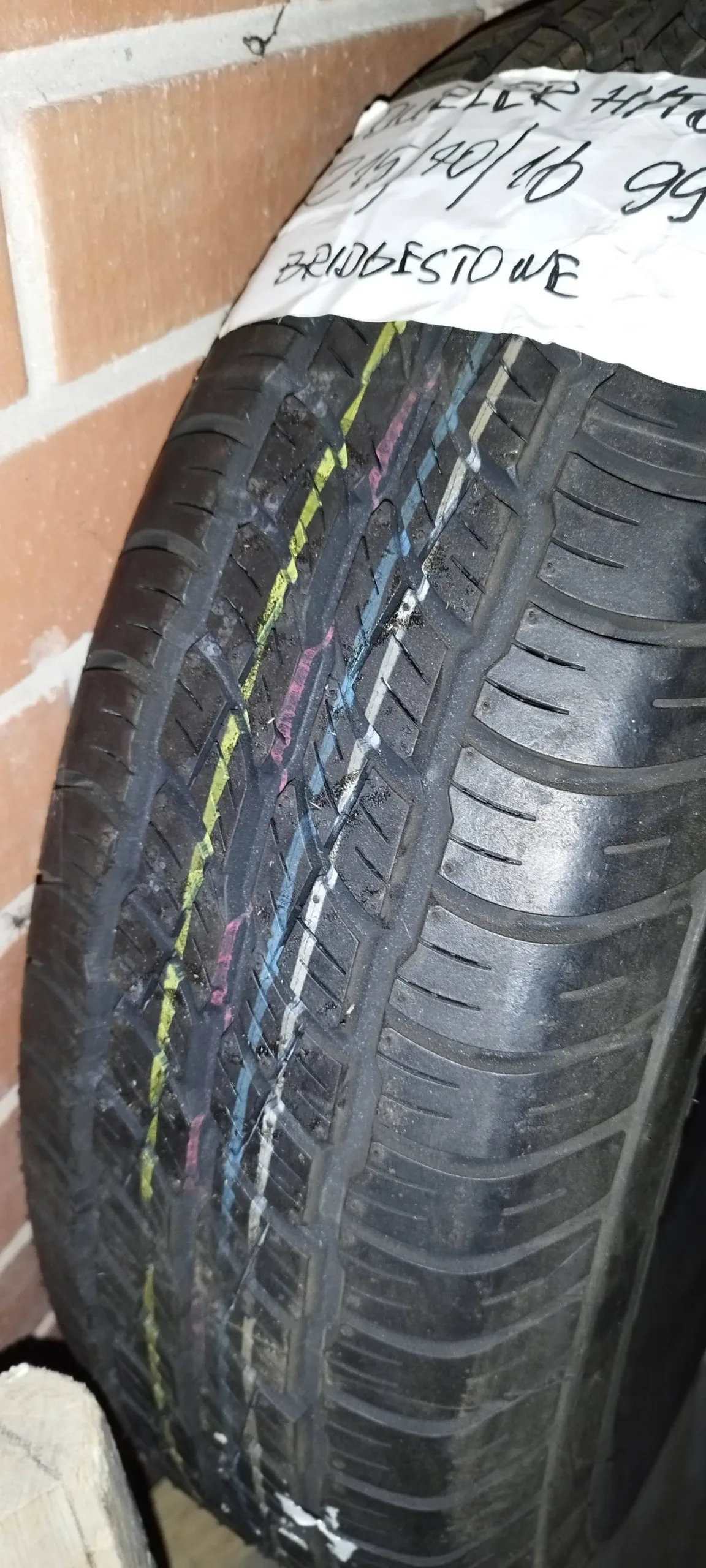 Bridgestone Dueler H/T 687 215/70 R16