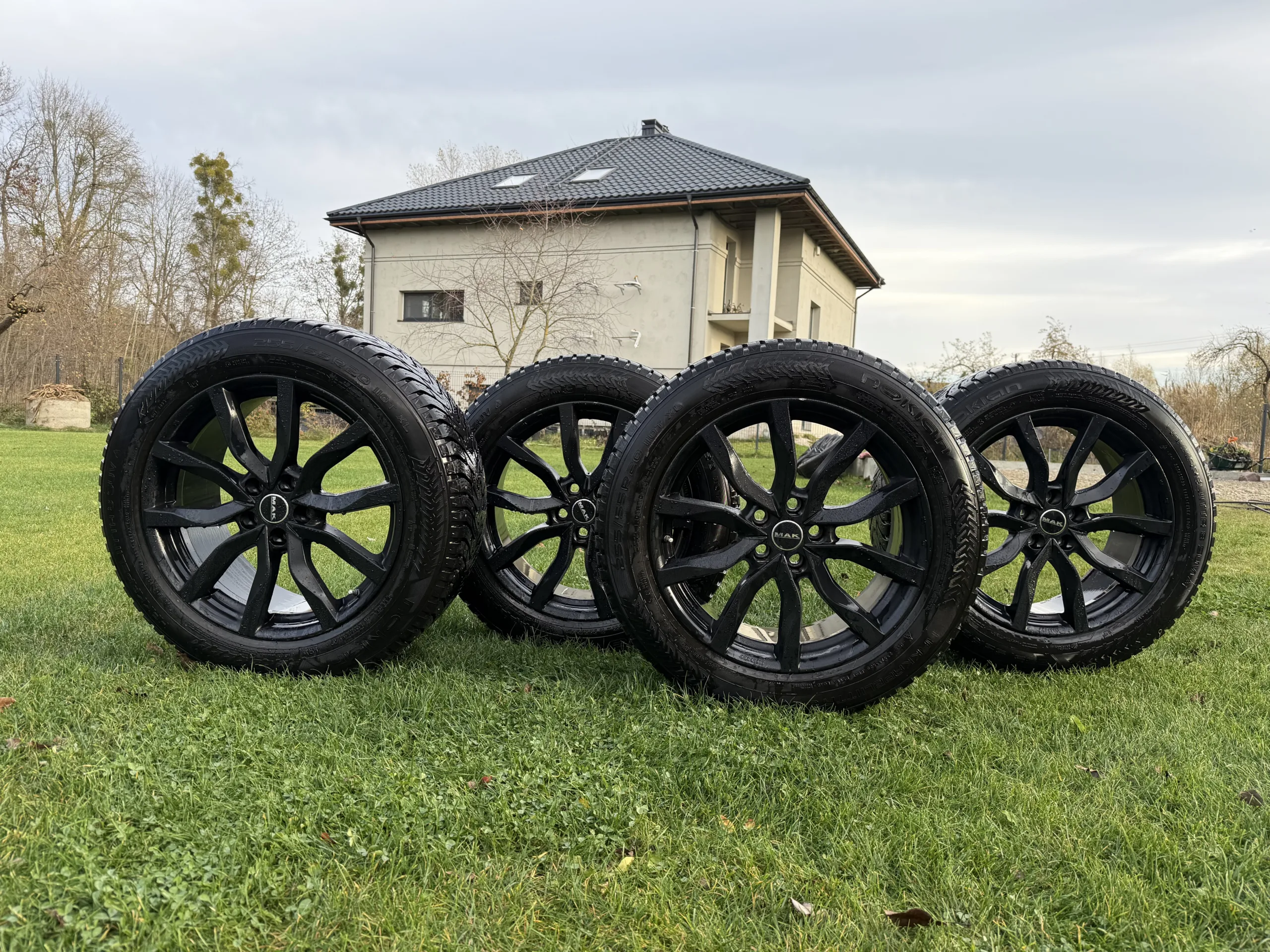 Nokian 255/55 R20