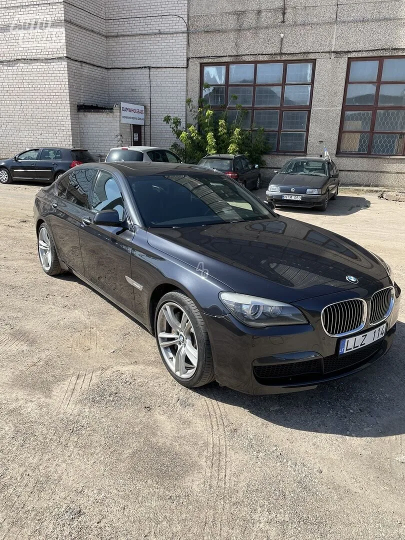 BMW 750, 2012