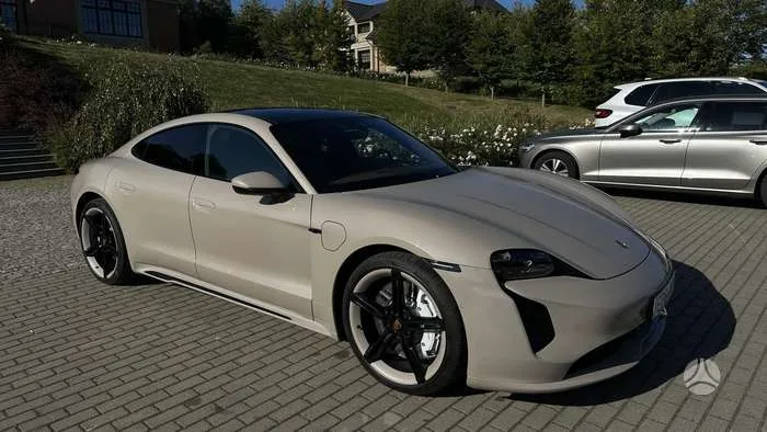 Porsche Taycan, 2021
