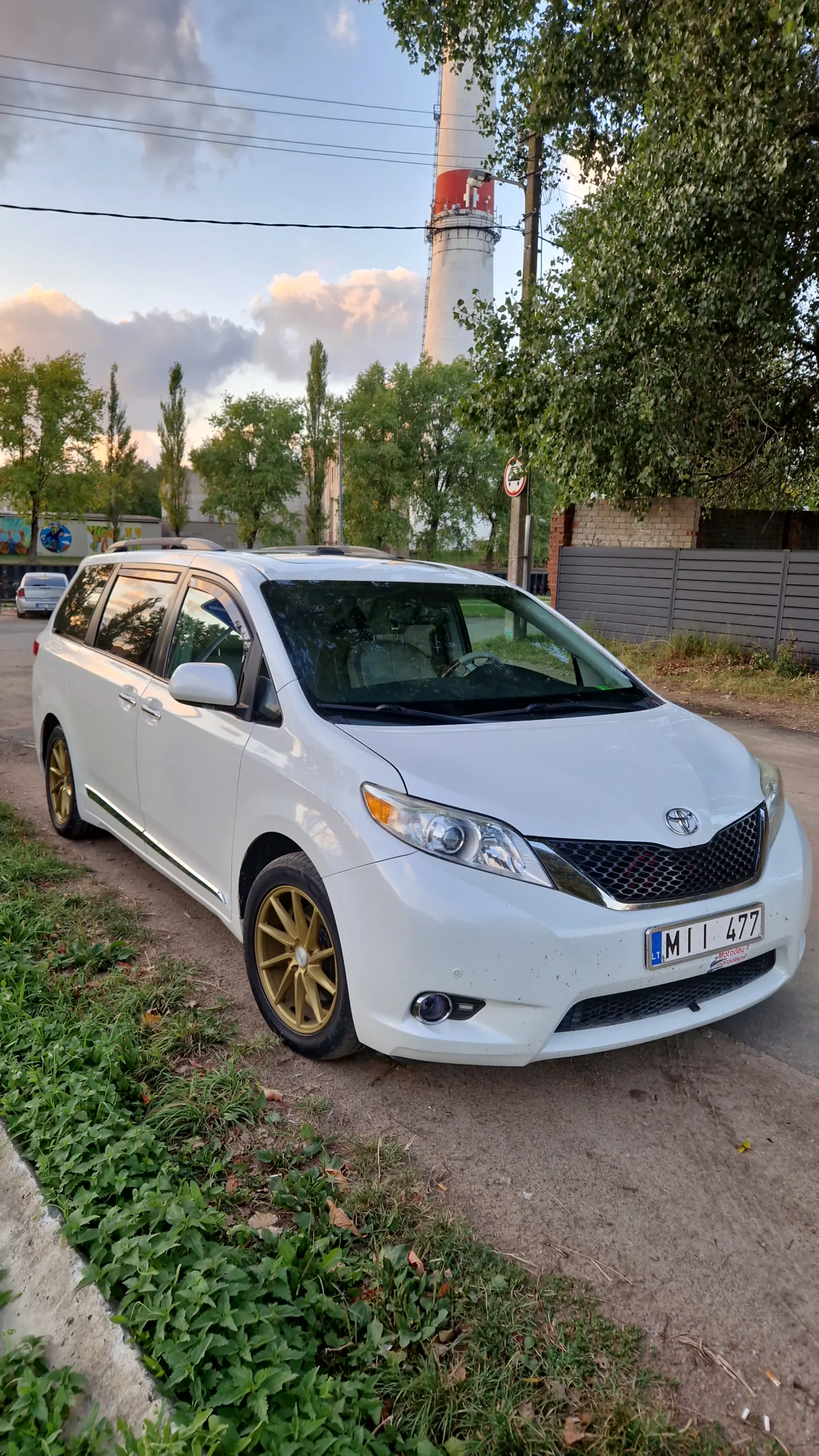 Toyota Sienna, 2011
