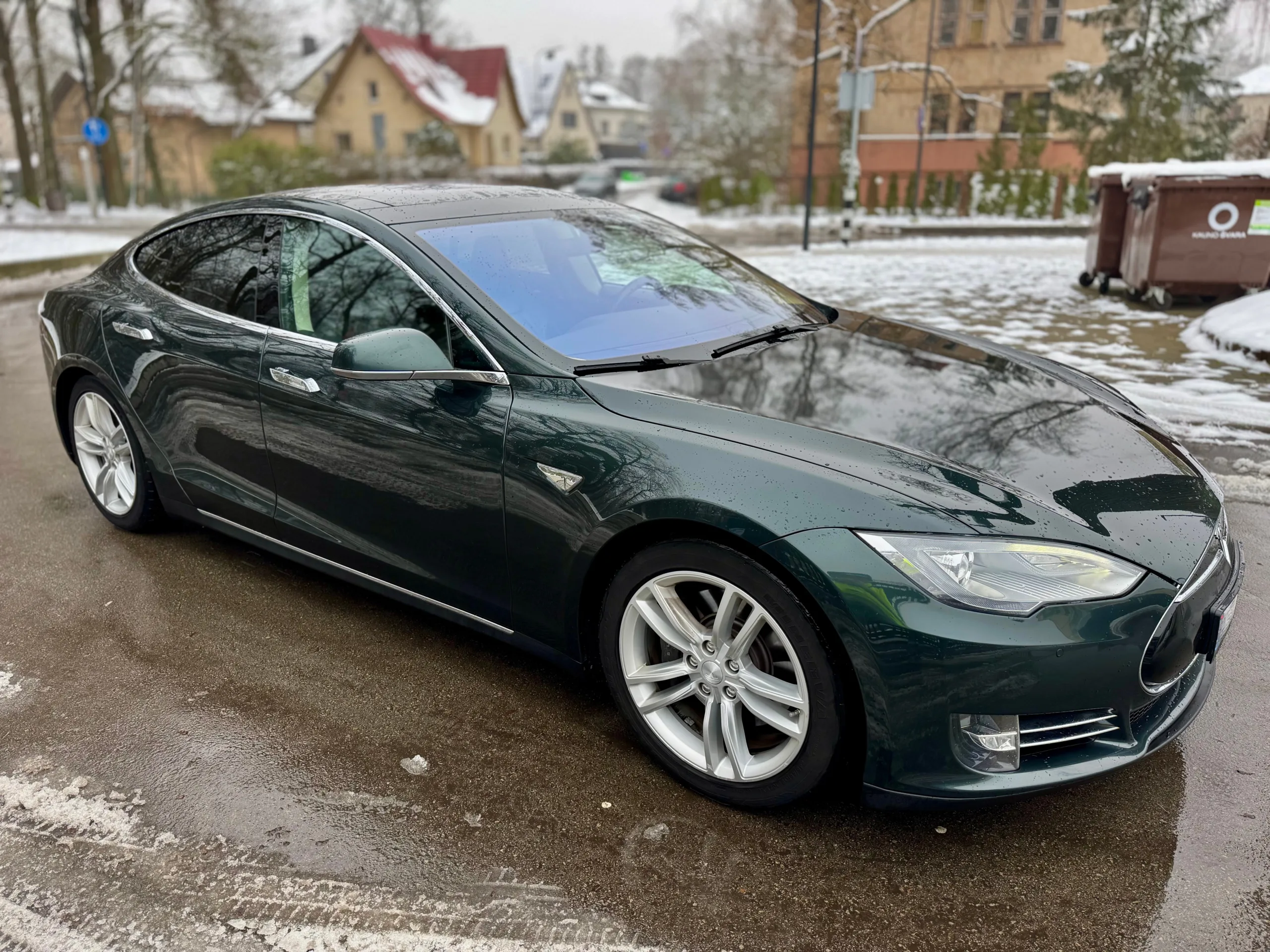 Tesla Model S 85D, 2014