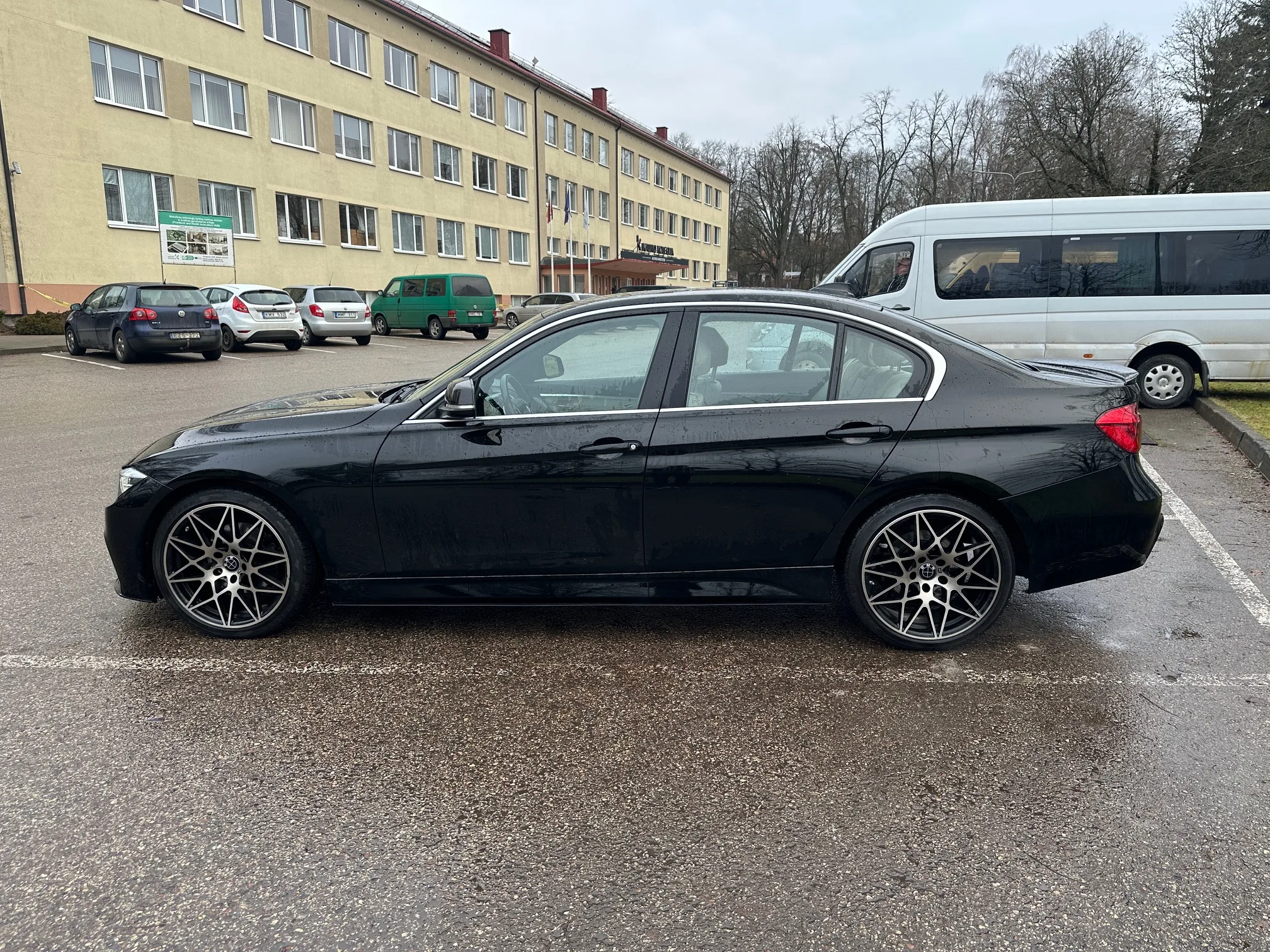 BMW 330, 2017
