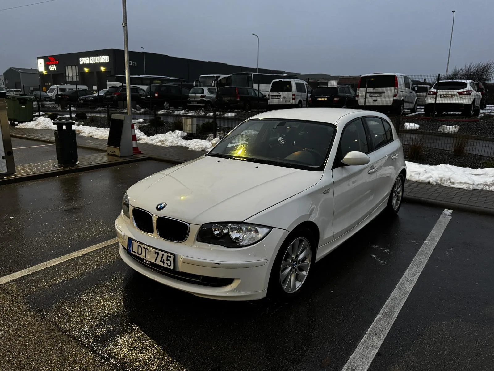 BMW 118, 2008
