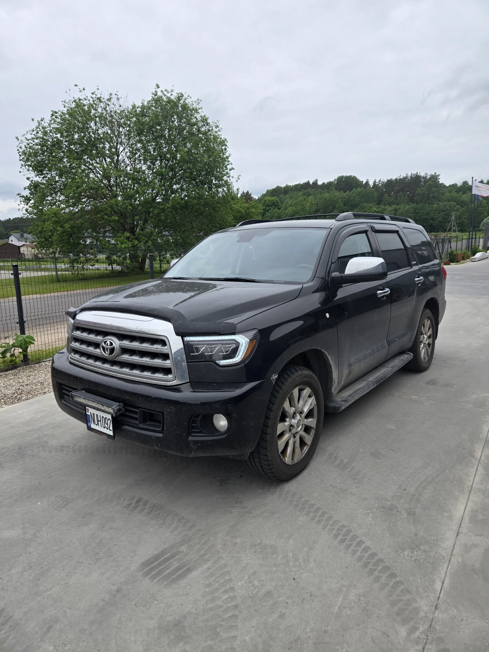 Toyota Sequoia, 2012