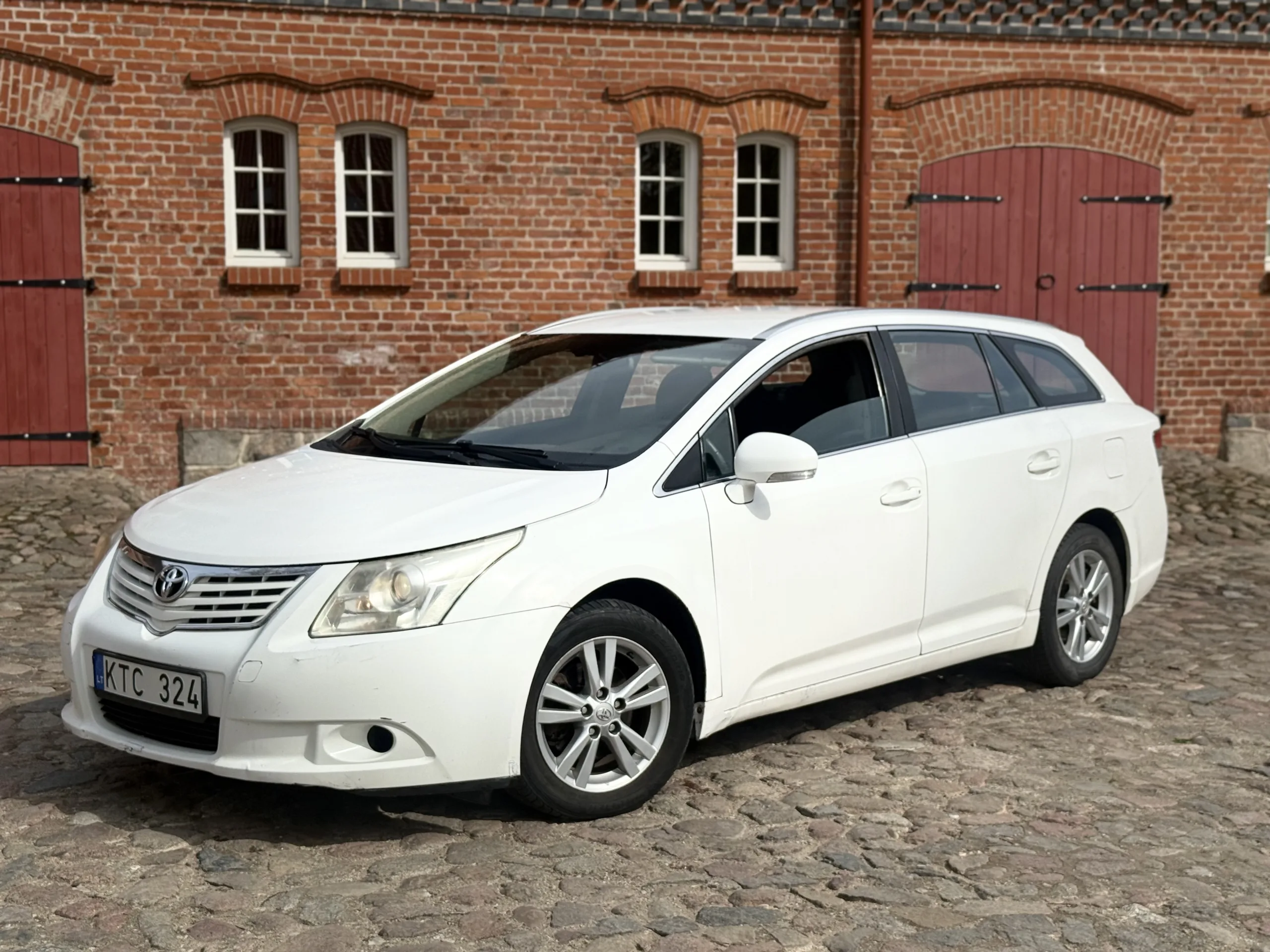 Toyota Avensis, 2010