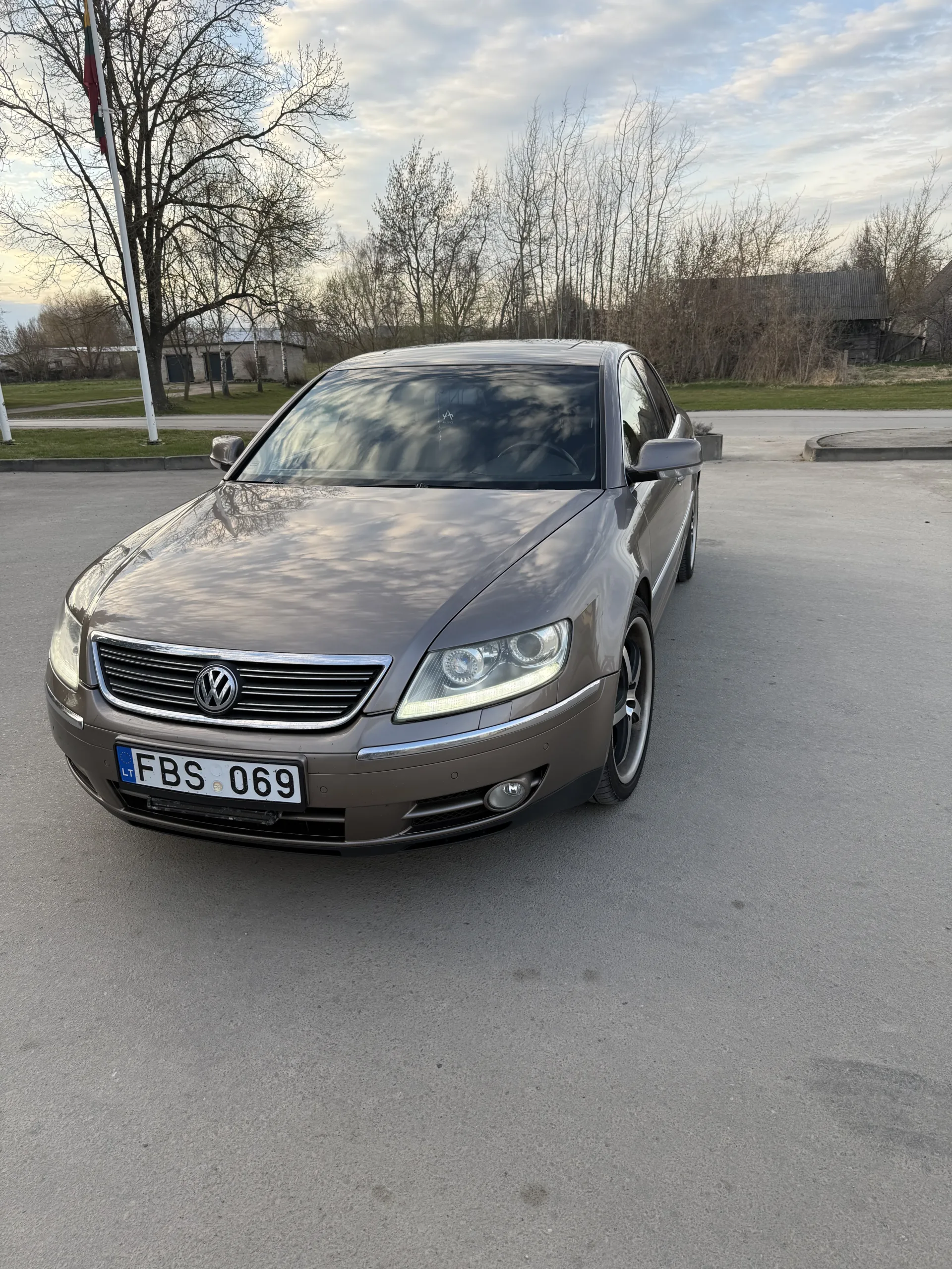 Volkswagen Phaeton, 2010